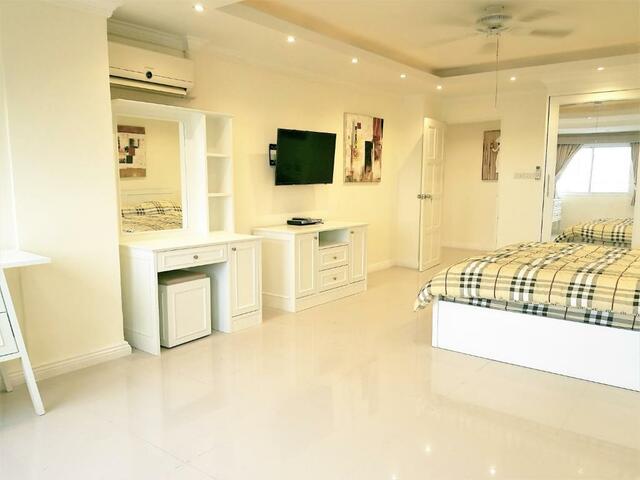 фото Large Stylish 2 Bed Apartment With Pool Table In Pattaya изображение №10