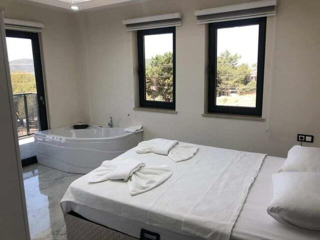 фото Stunning 4-bed Villa: Private Pool, Sauna & Hammam изображение №26