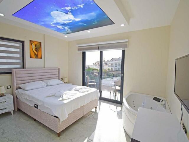 фото Stunning 4-bed Villa: Private Pool, Sauna & Hammam изображение №10