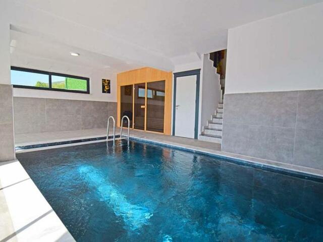 фотографии отеля Stunning 4-bed Villa: Private Pool, Sauna & Hammam изображение №7