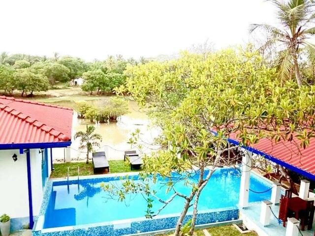 фото отеля Charming Villa With Pool изображение №1