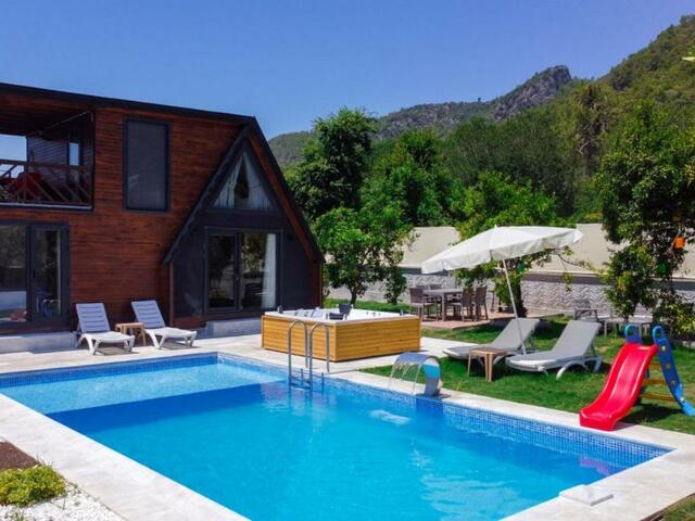 фото отеля Villa With Pool, Jacuzzi And Backyard In Inlice изображение №1
