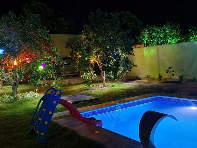 фотографии отеля Villa With Pool, Jacuzzi And Backyard In Inlice изображение №15