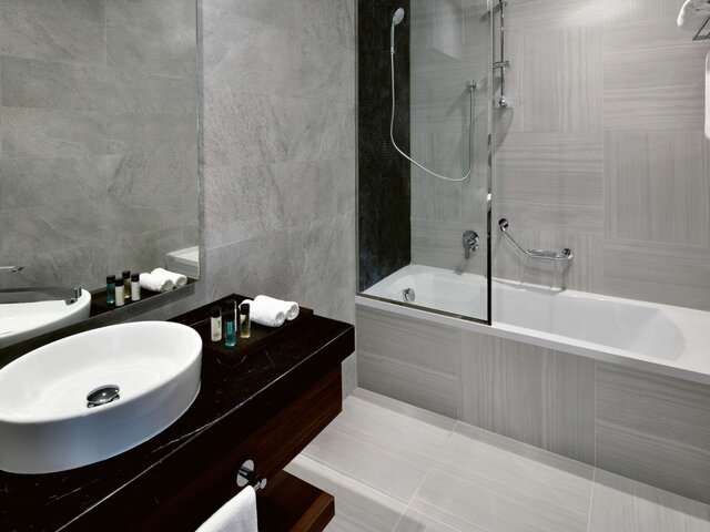 фото Movenpick Hotel Apartments Downtown Dubai изображение №38