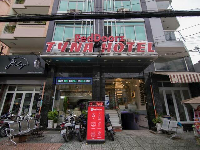 фото отеля RedDoorz Plus Near Ben Thanh Market изображение №1