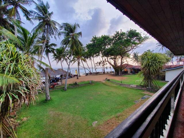 фотографии отеля Sri Gemunu Beach Resort изображение №19
