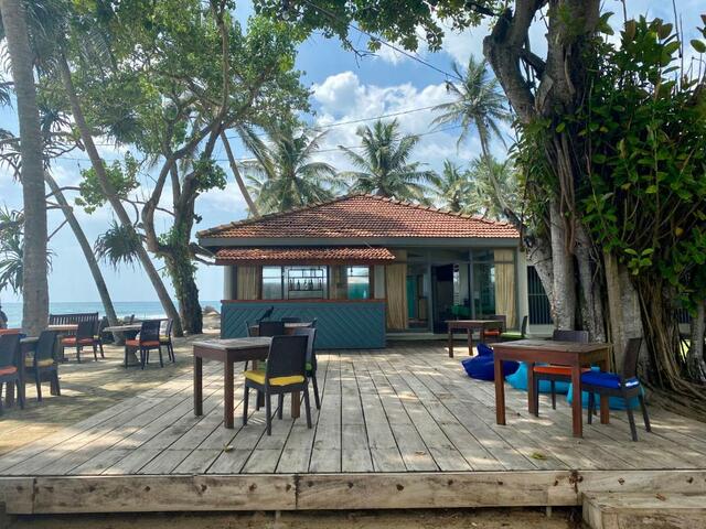 фотографии отеля Sri Gemunu Beach Resort изображение №15
