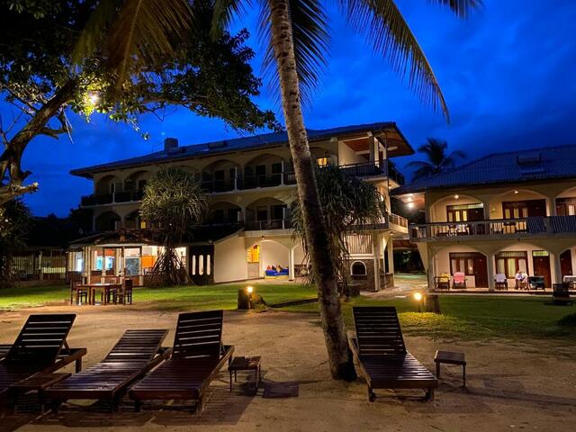 фото Sri Gemunu Beach Resort изображение №14