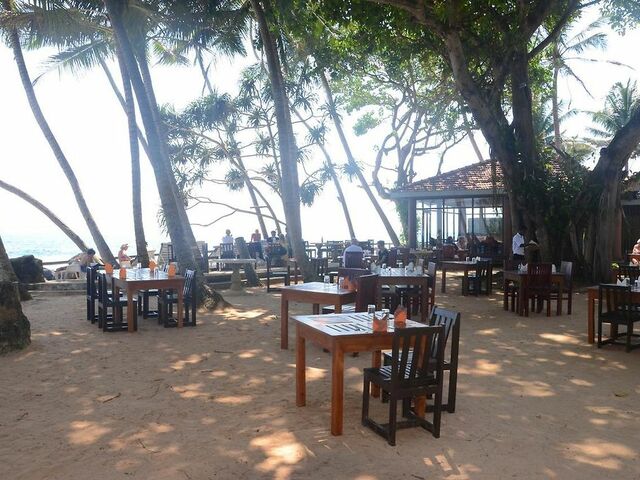 фотографии отеля Sri Gemunu Beach Resort изображение №11