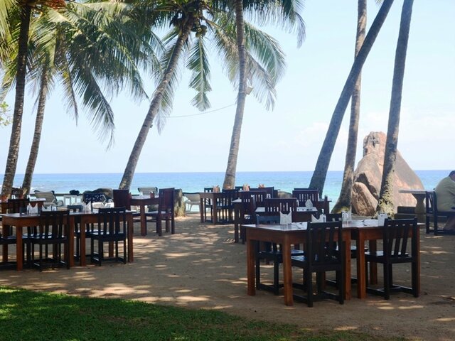 фото Sri Gemunu Beach Resort изображение №6