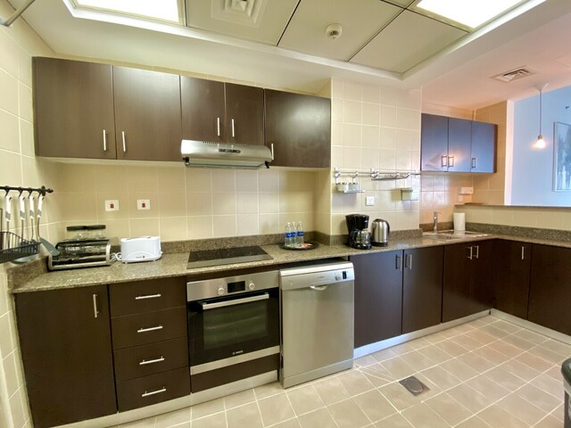фотографии Modern And Cozy 2BR Apartment In Torch Tower Dubai изображение №4