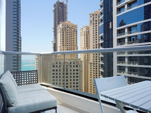 фотографии отеля Maison Privee Stunning Apartment With Dubai Marina View изображение №3