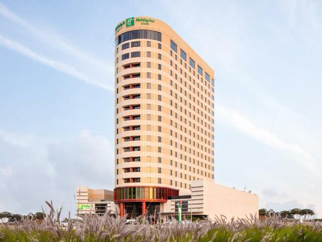 фото отеля Holiday Inn & Suites Dubai Science Park, an IHG Hotel изображение №1