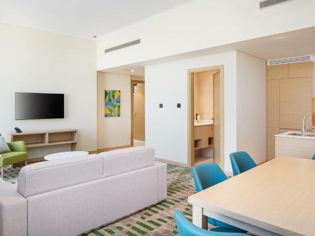 фото отеля Holiday Inn & Suites Dubai Science Park, an IHG Hotel изображение №29