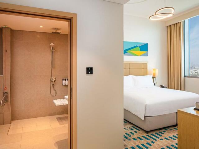 фото отеля Holiday Inn & Suites Dubai Science Park, an IHG Hotel изображение №17