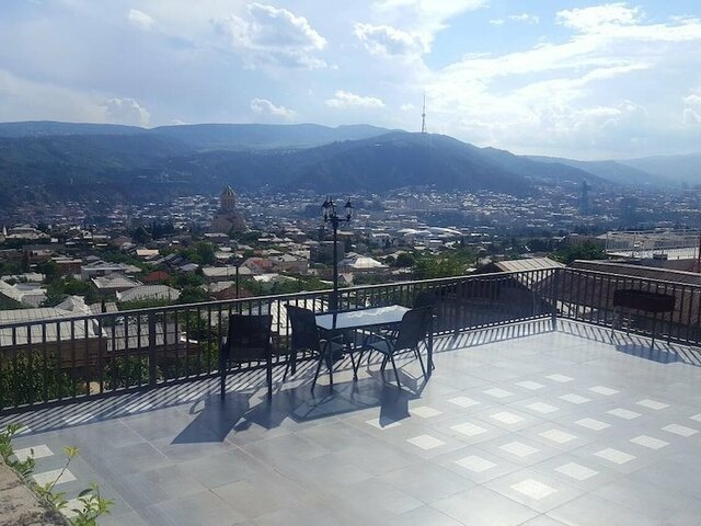 фото отеля Upstairs Hotel Tbilisi (Апстеирс отель Тбилиси) изображение №9