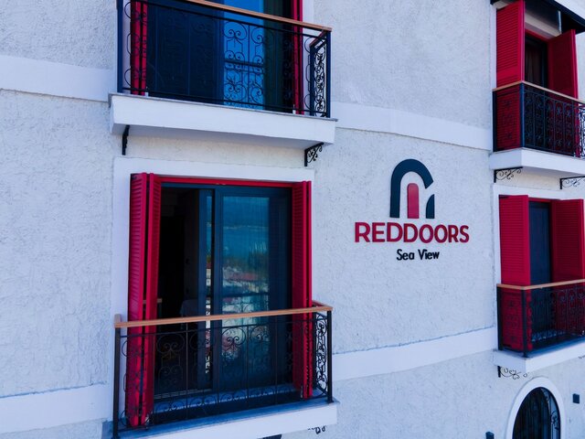 фото Reddoors Suites Sea View изображение №2