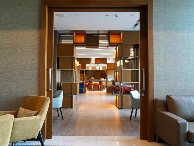 фотографии отеля Staybridge Suites Dubai Al-Maktoum Airport, An IHG изображение №11