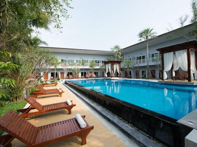 фото отеля Bora Bora Villa Phuket изображение №1