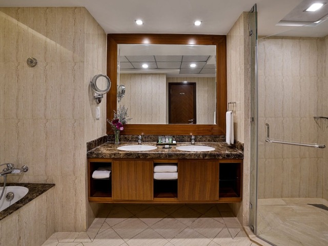 фото La Suite Dubai Hotel & Apartments (ex. Fraser Suites Dubai) изображение №6