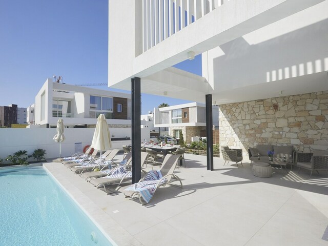 фото отеля New 5 Bedroom Villa With Pool In The Center of Ayia Napa Kube 4 изображение №13