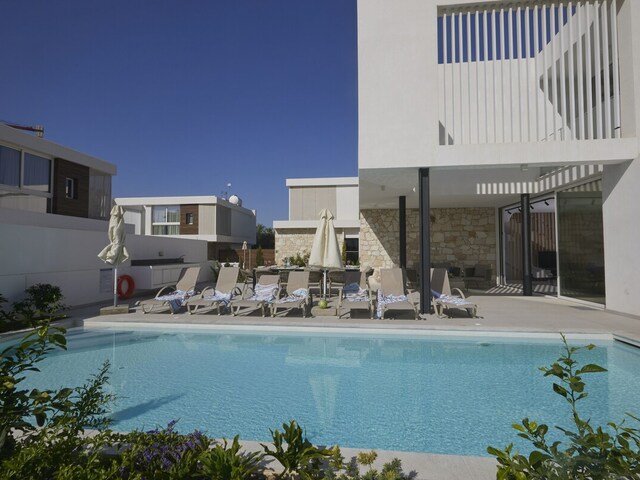 фото отеля New 5 Bedroom Villa With Pool In The Center of Ayia Napa Kube 4 изображение №5