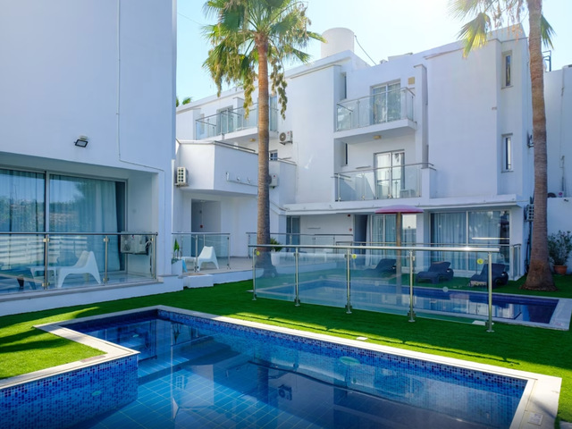 фото отеля Sanders Rio Gardens - Charming 1-bedroom Apartment With Shared Pool & Balcony изображение №13