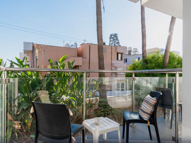 фото Sanders Rio Gardens - Charming 1-bedroom Apartment With Shared Pool & Balcony изображение №2