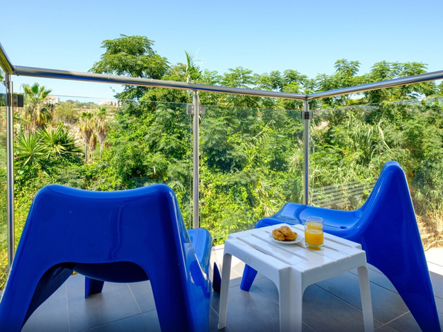 фотографии отеля Sanders Rio Gardens - Charming 1-bedroom Apartment With Shared Pool And Balcony изображение №3