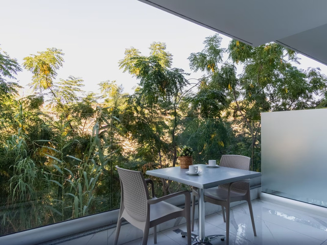 фото отеля Sanders Rio Gardens - Charming Studio With Shared Pool & Balcony изображение №13