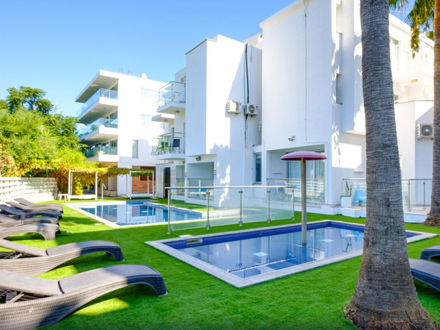 фото отеля Sanders Rio Gardens - Chic 1-bedroom Apartment By The Pool And With Balcony изображение №1