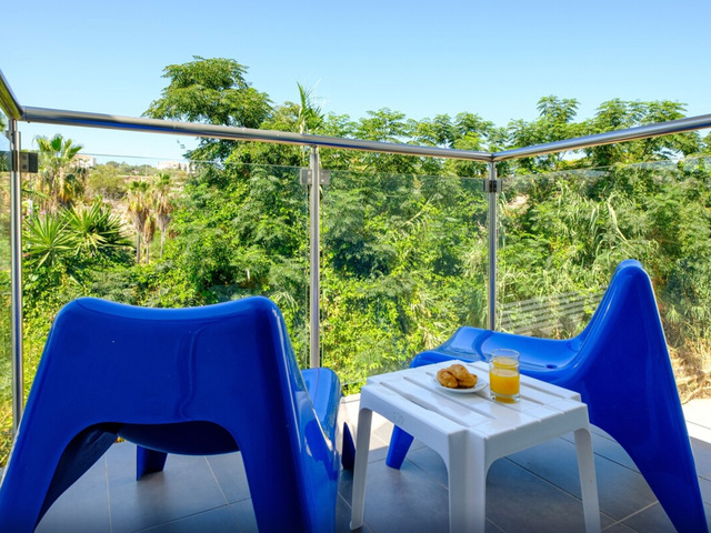 фото отеля Sanders Rio Gardens - Compact 1-bedroom Apartment With Shared Pool And Balcony изображение №5