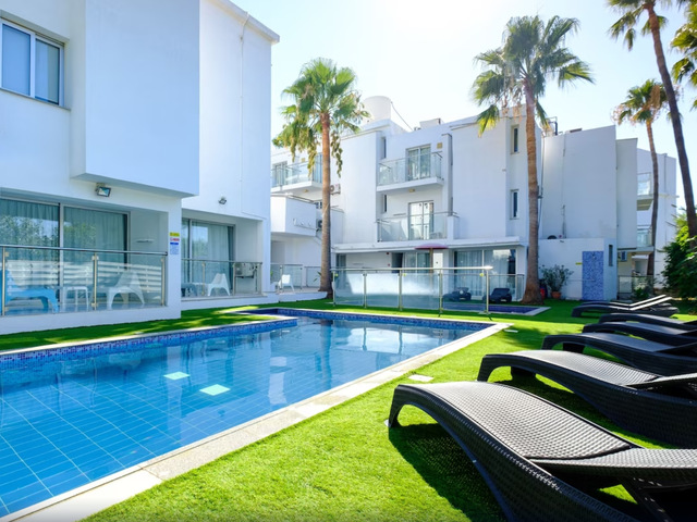 фото отеля Sanders Rio Gardens - Cute Studio With Shared Pool & Balcony изображение №1