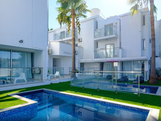 фото Sanders Rio Gardens - Darling 1-bedroom Apartment With Shared Pool And Balcony изображение №10