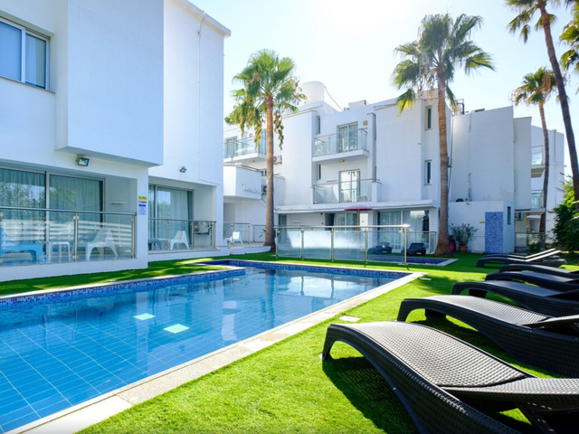 фотографии отеля Sanders Rio Gardens - Endearing 1-bedroom Apartment With Shared Pool And Balcony изображение №19