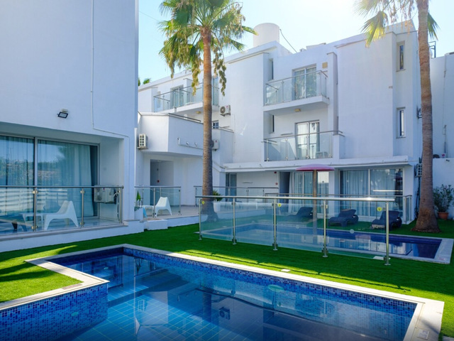 фото отеля Sanders Rio Gardens - Endearing Studio With Shared Pool And Balcony изображение №13