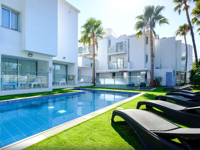 фото Sanders Rio Gardens - Generous 1-bedroom Apartment With Shared Pool And Balcony изображение №6