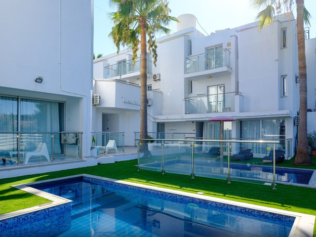фото отеля Sanders Rio Gardens - Humble 1-bedroom Apartment With Shared Pool And Balcony изображение №1