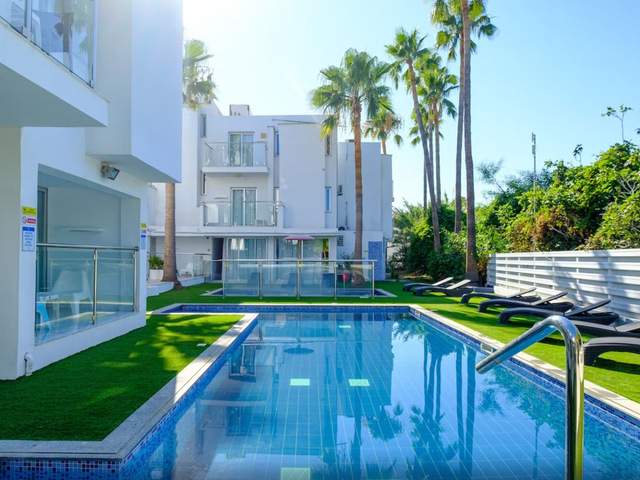фото отеля Sanders Rio Gardens - Intimate 1-bedroom Apartment With Shared Pool And Balcony изображение №9