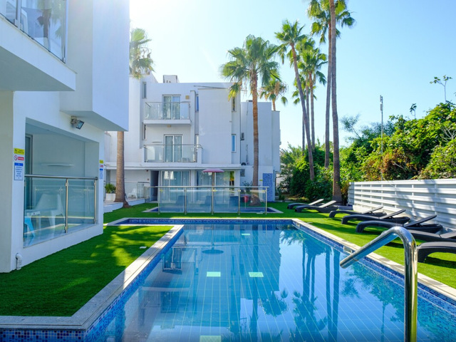фото отеля Sanders Rio Gardens - Nimble 1-bedroom Apartment With Shared Pool & Balcony изображение №9