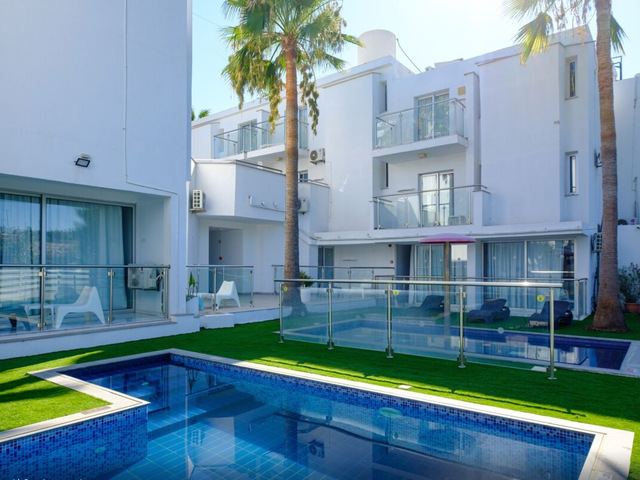 фото отеля Sanders Rio Gardens - Nimble 1-bedroom Apartment With Shared Pool And Balcony изображение №1