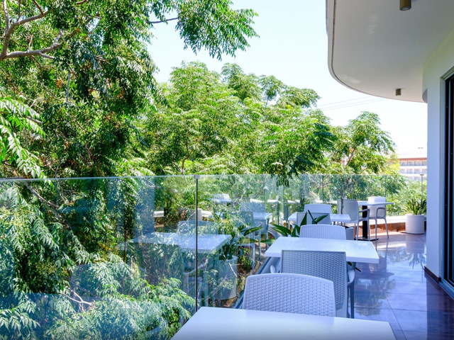 фото отеля Sanders Rio Gardens - Nimble 1-bedroom Apartment With Shared Pool And Balcony изображение №5
