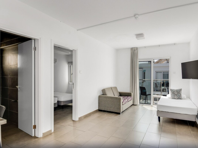 фотографии Sanders Rio Gardens - Petite 1-bedroom Apartment With Shared Pool & Balcony изображение №16