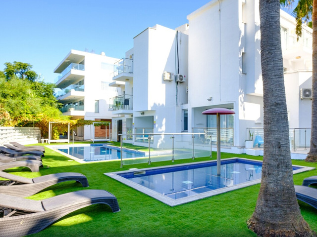 фото отеля Sanders Rio Gardens - Popular 1-bedroom Apartment With Shared Pool And Balcony изображение №1