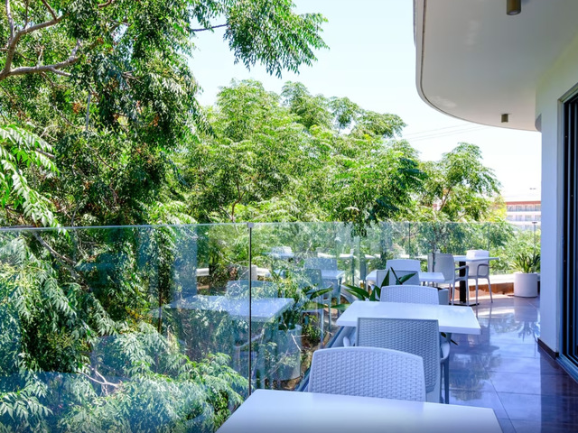 фотографии отеля Sanders Rio Gardens - Smart 1-bedroom Apartment With Shared Pool And Balcony изображение №7
