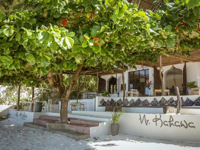 фото Mr. Kahawa Waterfront Suites (ex. The Waterfront Zanzibar Beach Hotel) изображение №10