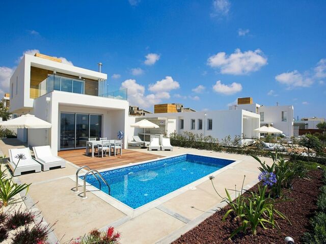фото отеля Paradise Cove Luxurious Beach Villas Turquoise 2 Bedroom Villa изображение №1