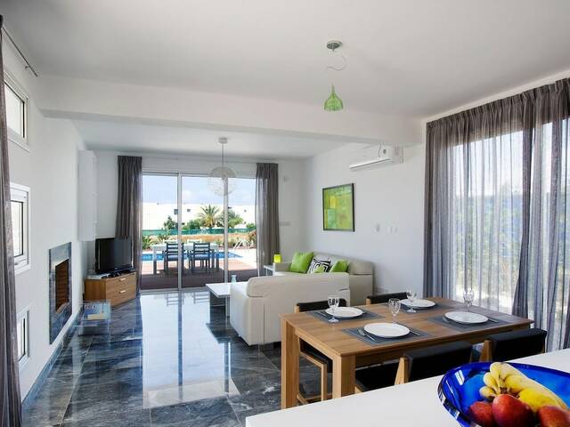 фото отеля Paradise Cove Luxurious Beach Villas Turquoise 2 Bedroom Villa изображение №5