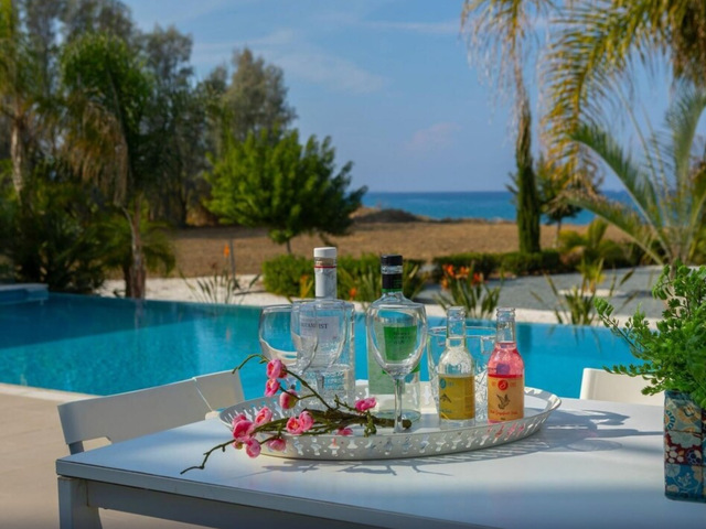 фото отеля Eastmed Villas Paphos Limni Beach Villa Beachfront Four Bedroom Luxury Villa изображение №33