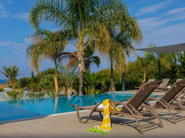 фотографии Eastmed Villas Paphos Limni Beach Villa Beachfront Four Bedroom Luxury Villa изображение №28